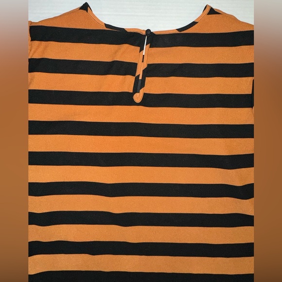 WHO WHAT WEAR Orange Black Striped Silky Tee Blouse Short Bell Sleeves 2XL - Picture 7 of 9